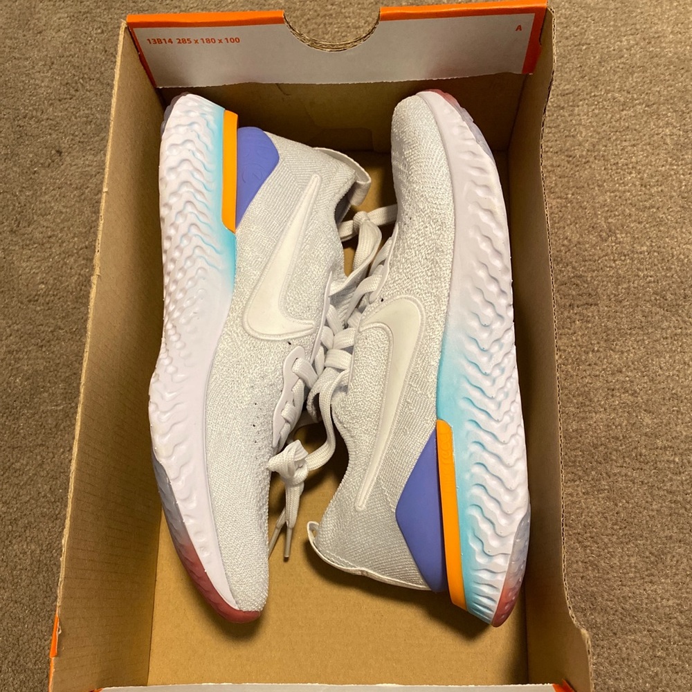 Women’s Nike Epic React 2 Sz. 6 **BRAND NEW**